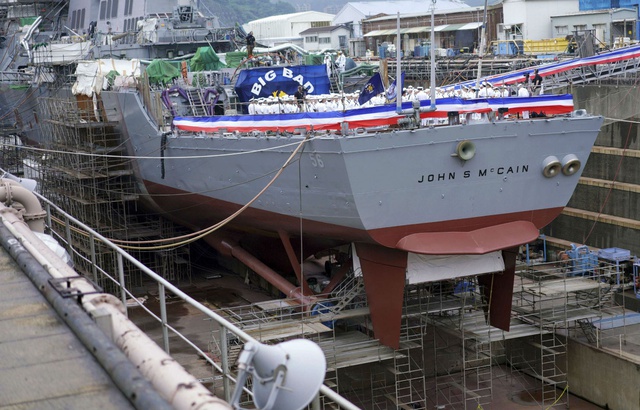Japon: Le nom du navire USS John McCain a-t-il été masqué pendant la visite de Donald Trump ? Japon: Le nom du navire USS John McCain a-t-il été masqué pendant la visite de Donald Trump ?