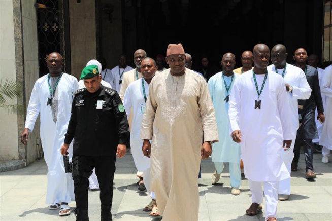 Oumra : Le Président Adama Barrow À La Mecque Oumra : Le Président Adama Barrow À La Mecque