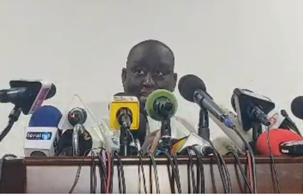 Aliou Sall Face À La Presse Aliou Sall Face À La Presse