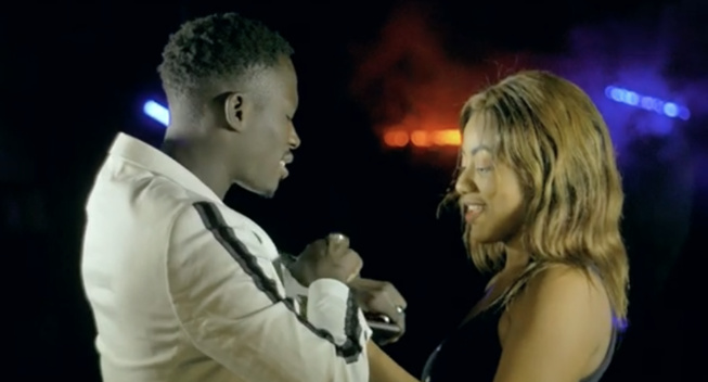 Momo Dieng Yole ( Video Officielle) Momo Dieng Yole ( Video Officielle)