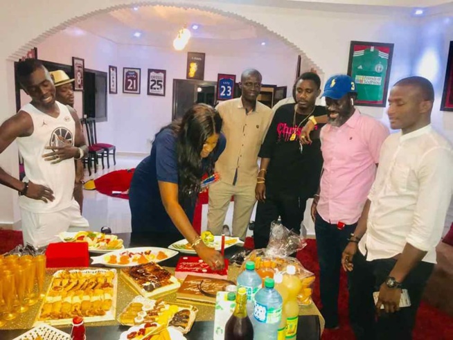 Wally Seck et Mbaye Diagne à l’anniversaire de Papiss Demba Cissé Wally Seck et Mbaye Diagne à l’anniversaire de Papiss Demba Cissé