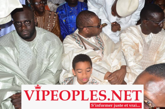 Le ministre conseiller Youssou Ndour et son fils Nelson Mandela à la priére de Korité à Massalikoul Djinane Le ministre conseiller Youssou Ndour et son fils Nelson Mandela à la priére de Korité à Massalikoul Djinane