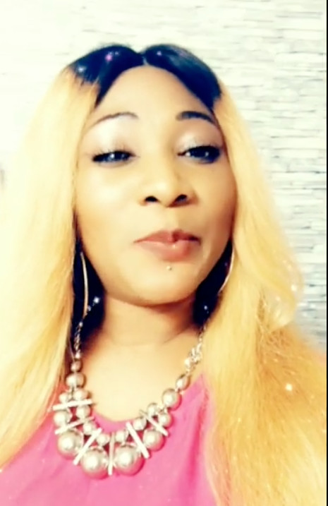 Sister Yaki femme chic présente ses voeux pour la korité Sister Yaki femme chic présente ses voeux pour la korité