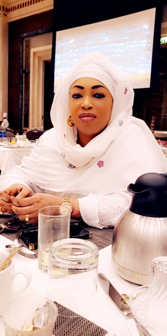 Regardez Sokhna Fatou Bintou Pouye Mbacké, l'épouse de Serigne Abdou Karim Mbacké, à la Mecque