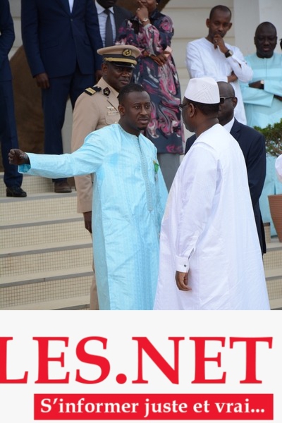  Les Lions sont arrivés au palais de la République, en boubou « Obasanjo » et brodés aux couleurs nationales