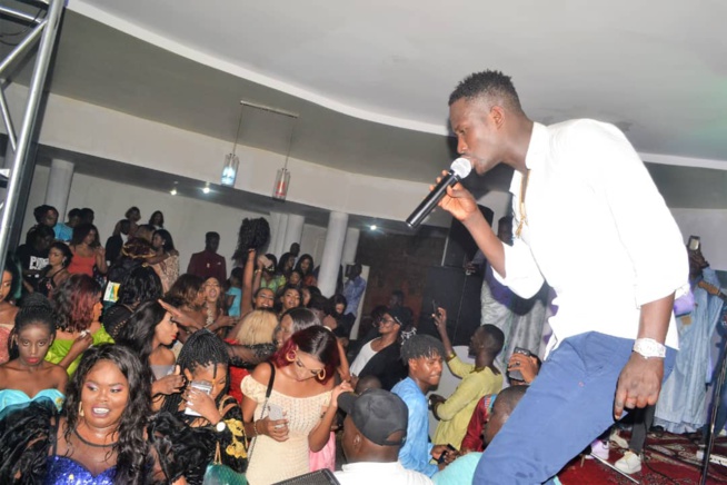 MAURITANIE SPÉCIAL KORITE: Momo Dieng crée l'embouteillage regardez ça. MAURITANIE SPÉCIAL KORITE: Momo Dieng crée l'embouteillage regardez ça.