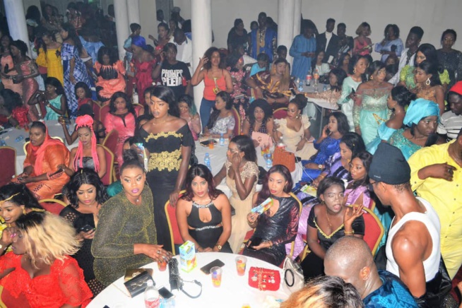 MAURITANIE SPÉCIAL KORITE: Momo Dieng crée l'embouteillage regardez ça. MAURITANIE SPÉCIAL KORITE: Momo Dieng crée l'embouteillage regardez ça.