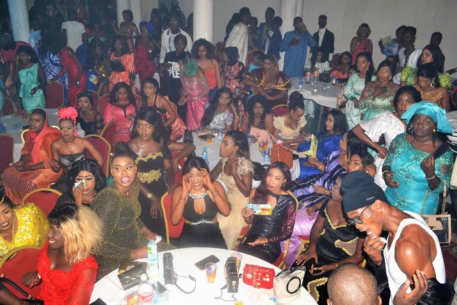 MAURITANIE SPÉCIAL KORITE: Momo Dieng crée l'embouteillage regardez ça. MAURITANIE SPÉCIAL KORITE: Momo Dieng crée l'embouteillage regardez ça.