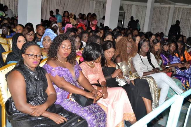 MAURITANIE SPÉCIAL KORITE: Momo Dieng crée l'embouteillage regardez ça. MAURITANIE SPÉCIAL KORITE: Momo Dieng crée l'embouteillage regardez ça.