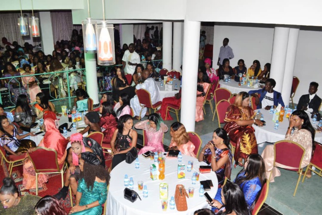 MAURITANIE SPÉCIAL KORITE: Momo Dieng crée l'embouteillage regardez ça. MAURITANIE SPÉCIAL KORITE: Momo Dieng crée l'embouteillage regardez ça.