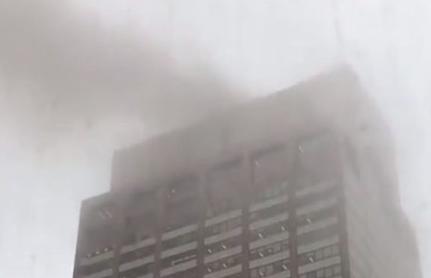New York: un mort dans le crash d’un hélicoptère sur le toit d’un immeuble de Manhattan