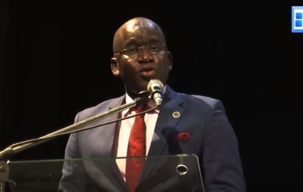 Aliou Sow tire partout: « Il faut qu’on arrive forcément à dissocier la famille de l’Etat, en éloignant... » Aliou Sow tire partout: « Il faut qu’on arrive forcément à dissocier la famille de l’Etat, en éloignant... »