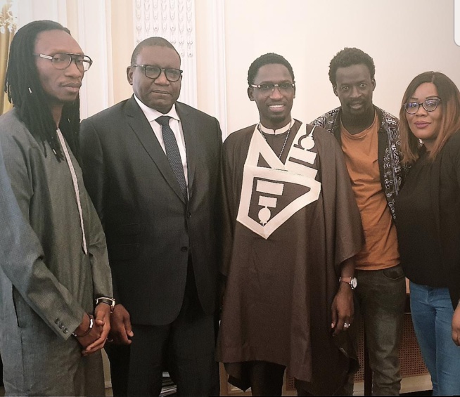 En tournée Européenne, Demba Guissé chez SEM Bassirou Sene ambassadeur du Sénégal à Paris. En tournée Européenne, Demba Guissé chez SEM Bassirou Sene ambassadeur du Sénégal à Paris.