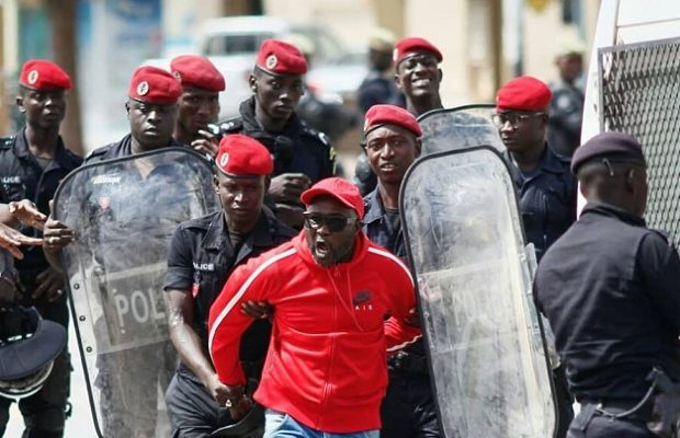 Arrêtés à la Place de la Nation, le « selfie » des activistes depuis leur cellule (photo) Arrêtés à la Place de la Nation, le « selfie » des activistes depuis leur cellule (photo)