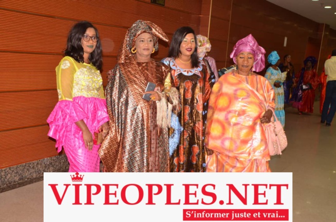 SANGNE SÉ NUIT DU BAZIN: Entrées des grandes dames en mode "THIOUB" au grand theatre. SANGNE SÉ NUIT DU BAZIN: Entrées des grandes dames en mode "THIOUB" au grand theatre.