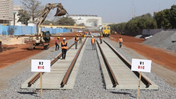 TER: Macky Sall satisfait de l’état des chantiers TER: Macky Sall satisfait de l’état des chantiers