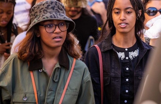 Les photos des vacances des Obama à Avignon ! LES FILLES DE BARACK OBAMA EN BALADE SUR LE MARCHÉ