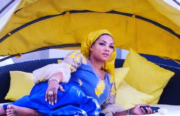 Valérie Bishop, la douce moitié d’El Hadj Diouf : « Je m’occupe de mon foyer comme une vraie femme sénégalaise»