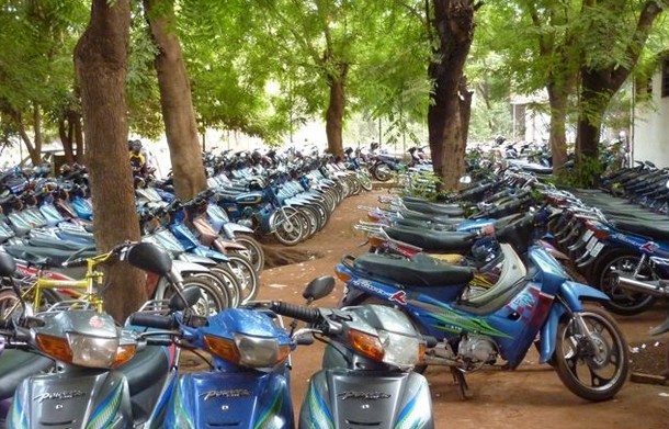 Koungheul : Après l’arrestation des conducteurs de Jakarta, leurs parents prennent d’assaut les locaux de la gendarmerie.