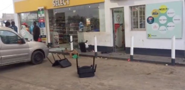 Attaque d’une station Shell à Koungheul : Les braqueurs blessent deux personnes et emportent de l’argent et un véhicule Attaque d’une station Shell à Koungheul : Les braqueurs blessent deux personnes et emportent de l’argent et un véhicule