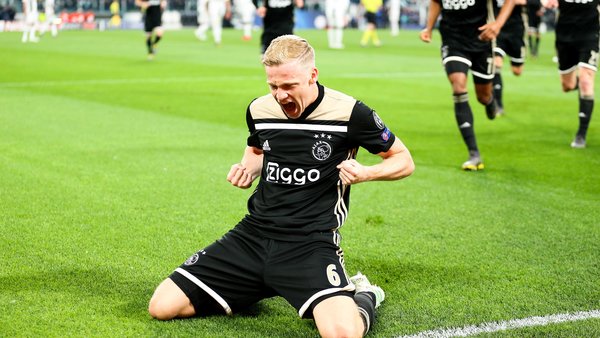 Real Madrid : L’option Van de Beek privilégiée à défaut de Paul Pogba ? Real Madrid : L’option Van de Beek privilégiée à défaut de Paul Pogba ?