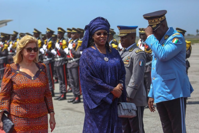 Le Président de la République est arrivé à Abidjan, en compagnie de la Première Dame Marième Sall. Le Président de la République est arrivé à Abidjan, en compagnie de la Première Dame Marième Sall.