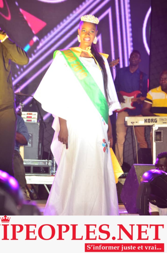 Katy Ly remporte la couronne Miss Labado 2019 devant les 19 participantes au stade Marius Ndiaye avec Waly Seck Katy Ly remporte la couronne Miss Labado 2019 devant les 19 participantes au stade Marius Ndiaye avec Waly Seck
