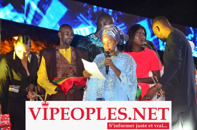 Katy Ly remporte la couronne Miss Labado 2019 devant les 19 participantes au stade Marius Ndiaye avec Waly Seck Katy Ly remporte la couronne Miss Labado 2019 devant les 19 participantes au stade Marius Ndiaye avec Waly Seck