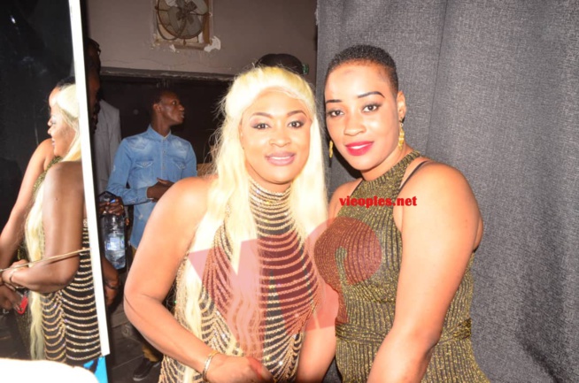 ADMIREZ, le new look blonde, fashion et stylé de TITI la lionne en live au Saraba.