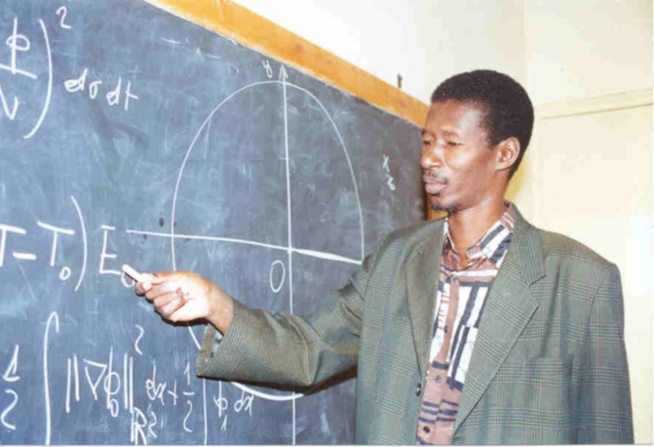 Pr. Mary Teuw Niane reprend ses cours à la faculté des Sciences de l'UCAD Pr. Mary Teuw Niane reprend ses cours à la faculté des Sciences de l'UCAD
