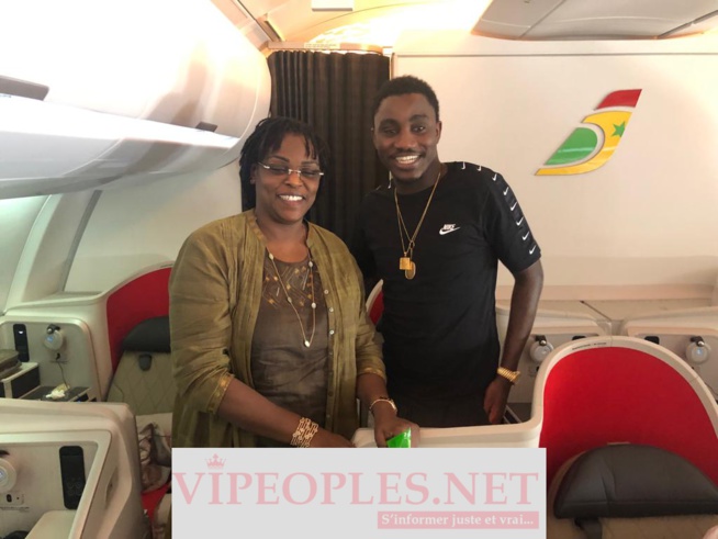Marième Faye Sall à bord d'un vol régulier d'Air Sénégal à destination de ...