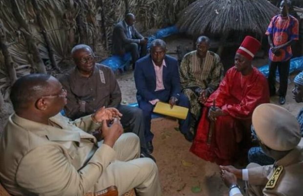 Vidéo -CAN 2019: Le Roi d’Oussouye prie pour les lions de la Téranga Vidéo -CAN 2019: Le Roi d’Oussouye prie pour les lions de la Téranga