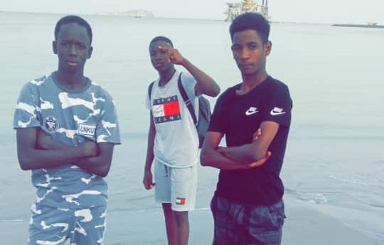 TROIS ADOS MEURENT NOYÉS AU LAC ROSE TROIS ADOS MEURENT NOYÉS AU LAC ROSE