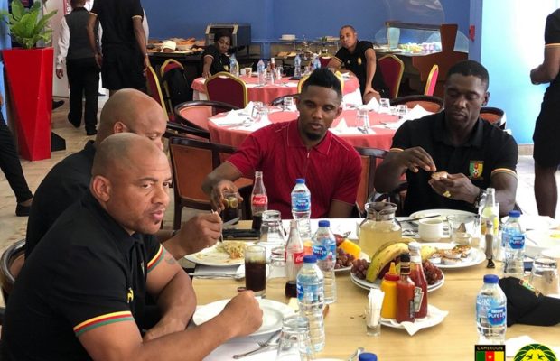 CAN 2019: Samuel Eto’o a effectué une visite privée à l’hôtel des joueurs camerounais »