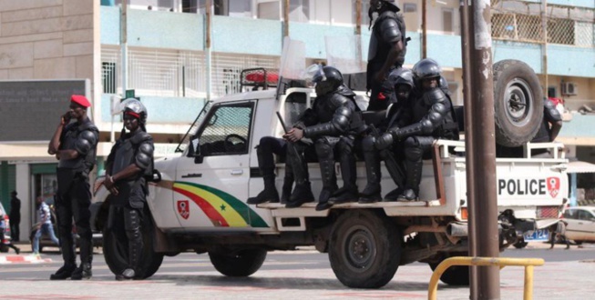 Vendredi à haut risque: la police quadrille Dakar