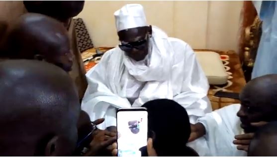 Polémique sur le pétrole: Le Khalif général des mourides révèle « Satan est dans ce pays…» (REGARDEZ) Polémique sur le pétrole: Le Khalif général des mourides révèle « Satan est dans ce pays…» (REGARDEZ)
