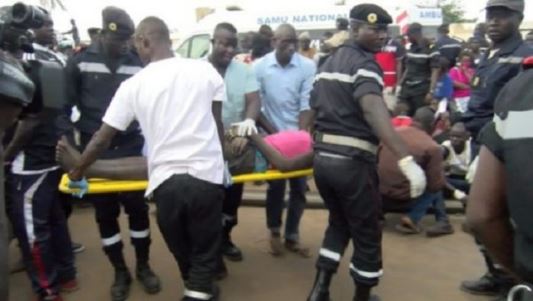 Kedougou : Sous l’effet de la pluie, un arbre s’effondre et fait 2 morts et 3 trois blessés. Kedougou : Sous l’effet de la pluie, un arbre s’effondre et fait 2 morts et 3 trois blessés.