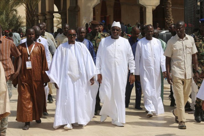 Visite de Macky Sall à Touba: altercation entre le Gouverneur du palais et Serigne Modou Bara Doli Visite de Macky Sall à Touba: altercation entre le Gouverneur du palais et Serigne Modou Bara Doli