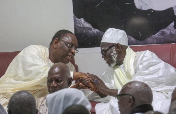 Serigne Moutakha Mbacké à Macky Sall : « J’avais une dette envers toi… » Serigne Moutakha Mbacké à Macky Sall : « J’avais une dette envers toi… »