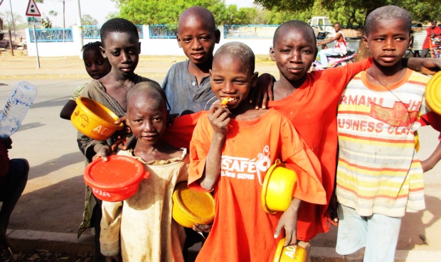 Mendicité des talibés: un business lucratif qui rapporte 30 milliards FCfa par an Mendicité des talibés: un business lucratif qui rapporte 30 milliards FCfa par an