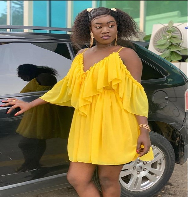 Sophie THIAM de la 2STV, toute rayonnante dans sa tenue d'été Sophie THIAM de la 2STV, toute rayonnante dans sa tenue d'été
