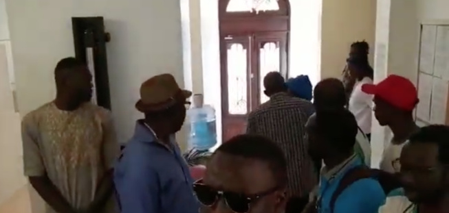 Fermeture du consulat de Bordeaux, les tensions montent et les Sénégalais de Bordeaux manifestent leur NON!