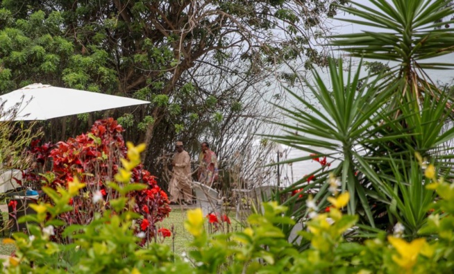 Le Président Macky SALL et Sa Majesté le Roi Mswati III à Popenguine Le Président Macky SALL et Sa Majesté le Roi Mswati III à Popenguine