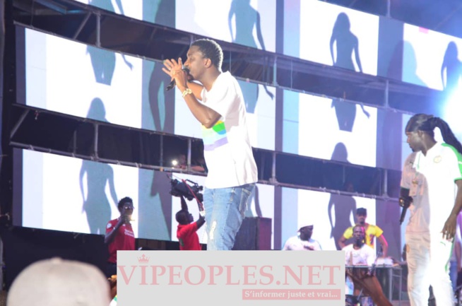 Concert Fan Zone avec Wally Seck, la place de la nation inondait de monde après la victoire du Sénégal face à l'Ouganda.