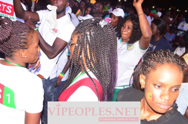 Concert Fan Zone avec Wally Seck, la place de la nation inondait de monde après la victoire du Sénégal face à l'Ouganda.