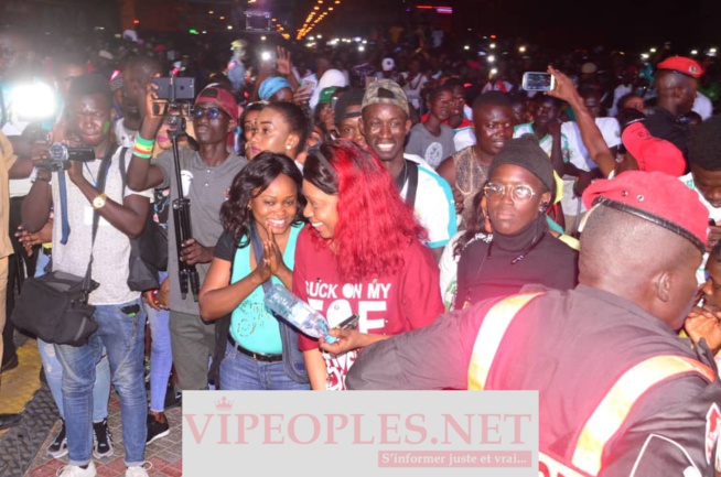 Concert Fan Zone avec Wally Seck, la place de la nation inondait de monde après la victoire du Sénégal face à l'Ouganda.