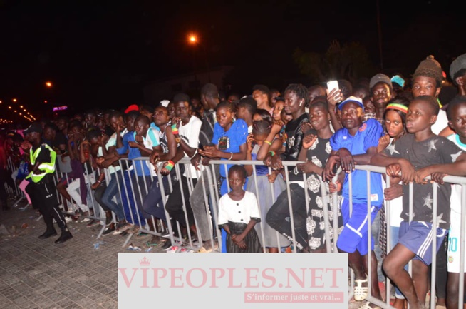 Concert Fan Zone avec Wally Seck, la place de la nation inondait de monde après la victoire du Sénégal face à l'Ouganda. Concert Fan Zone avec Wally Seck, la place de la nation inondait de monde après la victoire du Sénégal face à l'Ouganda.
