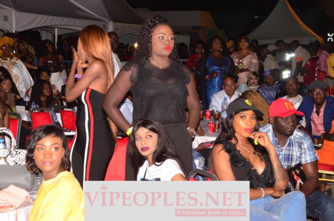 CICES REVIVEZ LES IMAGES EXPLOSIVES DU LIVE SHOW DE MOMO DIENG QUI GRAVIT LES ÉCHELONS.