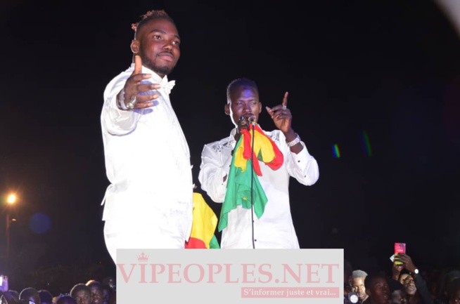 CICES REVIVEZ LES IMAGES EXPLOSIVES DU LIVE SHOW DE MOMO DIENG QUI GRAVIT LES ÉCHELONS.