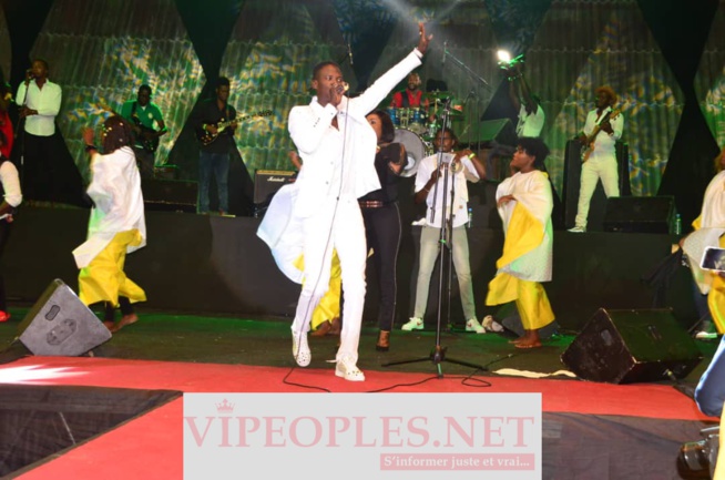CICES REVIVEZ LES IMAGES EXPLOSIVES DU LIVE SHOW DE MOMO DIENG QUI GRAVIT LES ÉCHELONS.